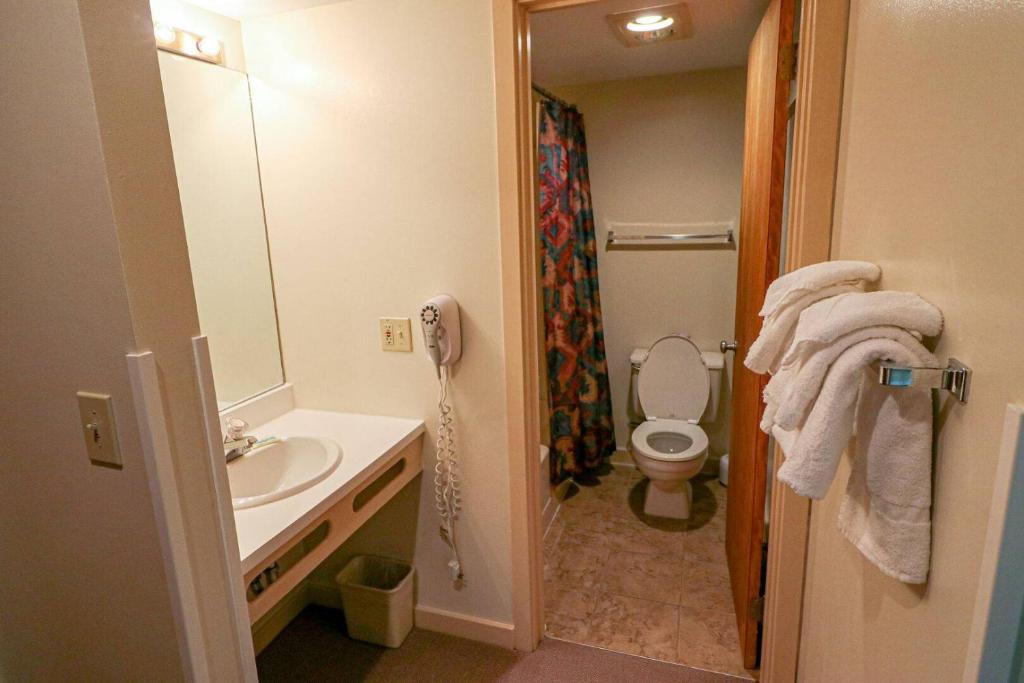 West Bridgewater Hotel | Efficiency with Sleeper Sofa only 214