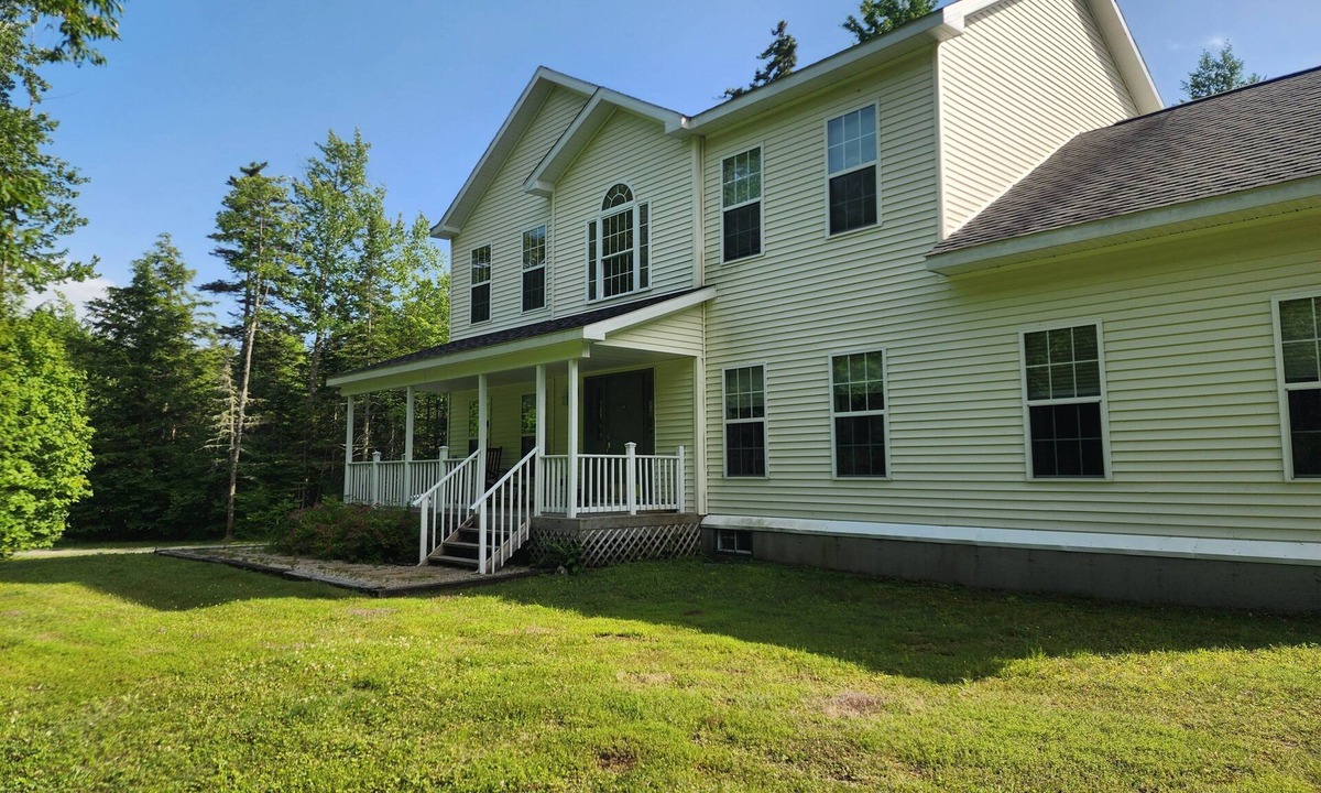 Stratton and Bromley Ski Areas House | Elegant house in quiet neighborhood, close to ski mountains, gas fireplace, wifi