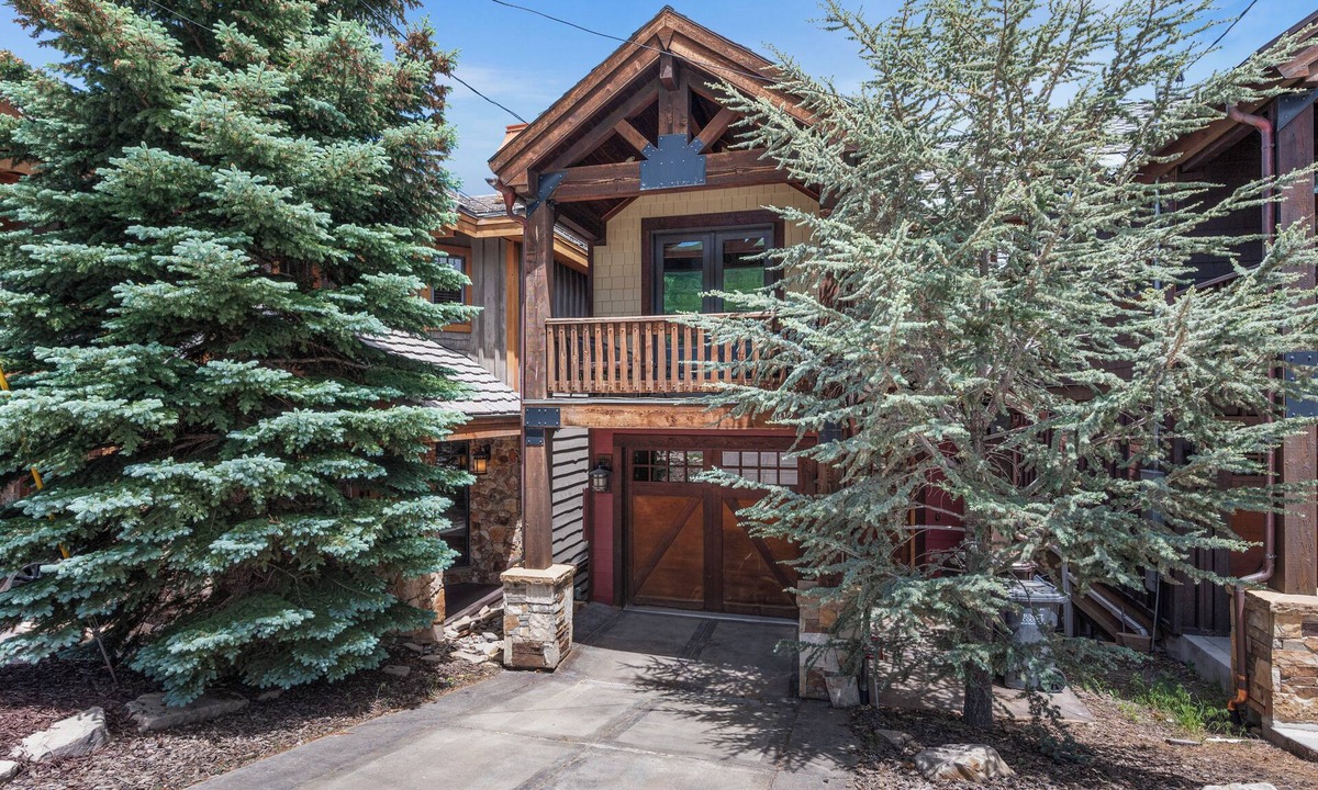 North Park City Ski Chalet | Empire Chalet Steps to Skiing at Park City Resort
