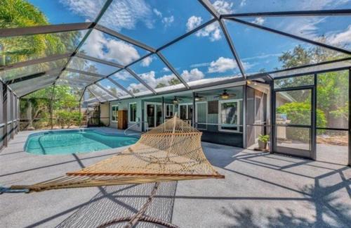 South Sarasota Villa | Enchanted & peaceful Oasis 10 min away from one of the most beautiful beaches in the World Siesta key