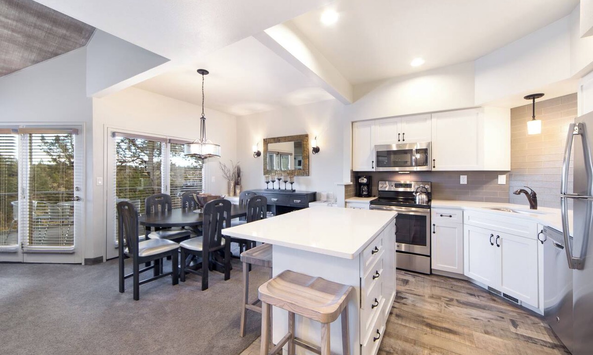 Redmond Cabin | Enjoy the Perks! With Outdoor Pool, Free Parking, Recreational Activities!