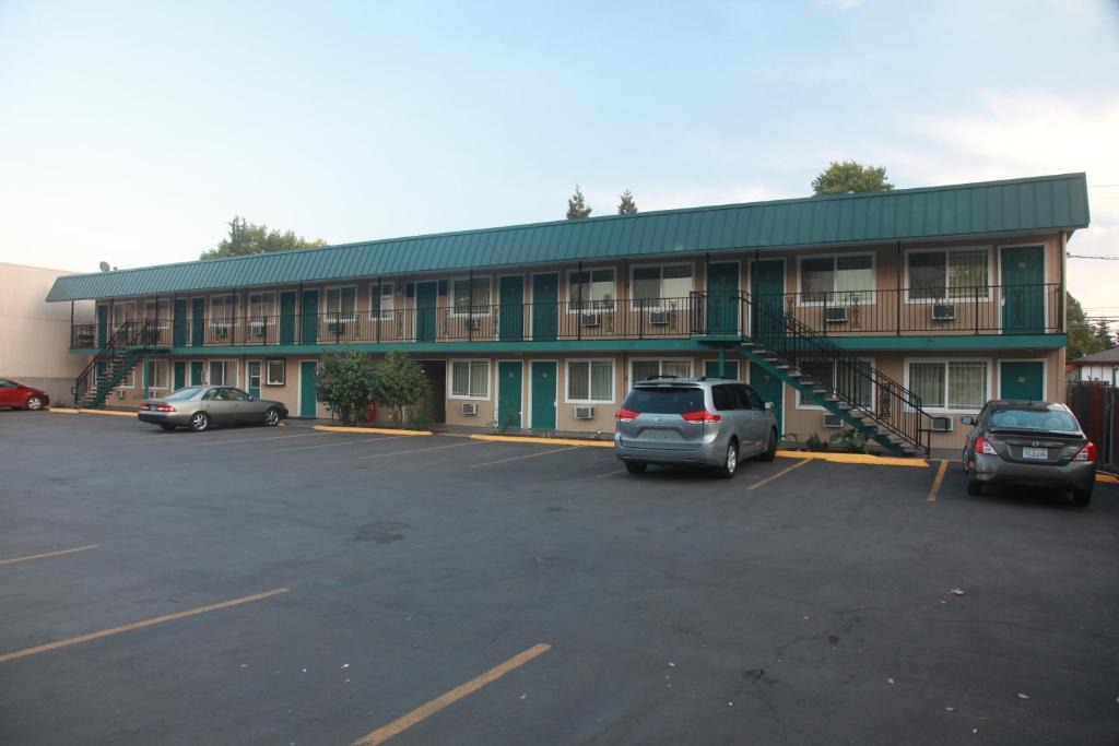 West Eugene Hotel | Executive Motel