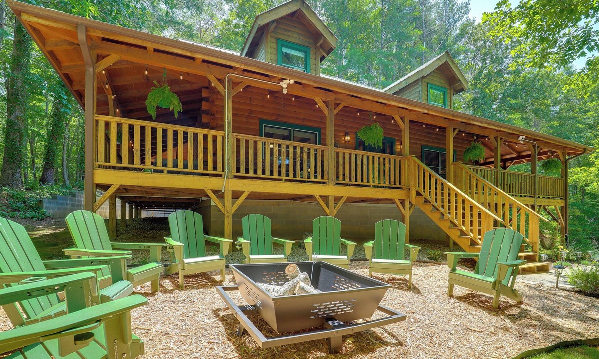 Vein Mountain Cabin | Explore Parks, Lakes & Waterfalls! Marion Cabin