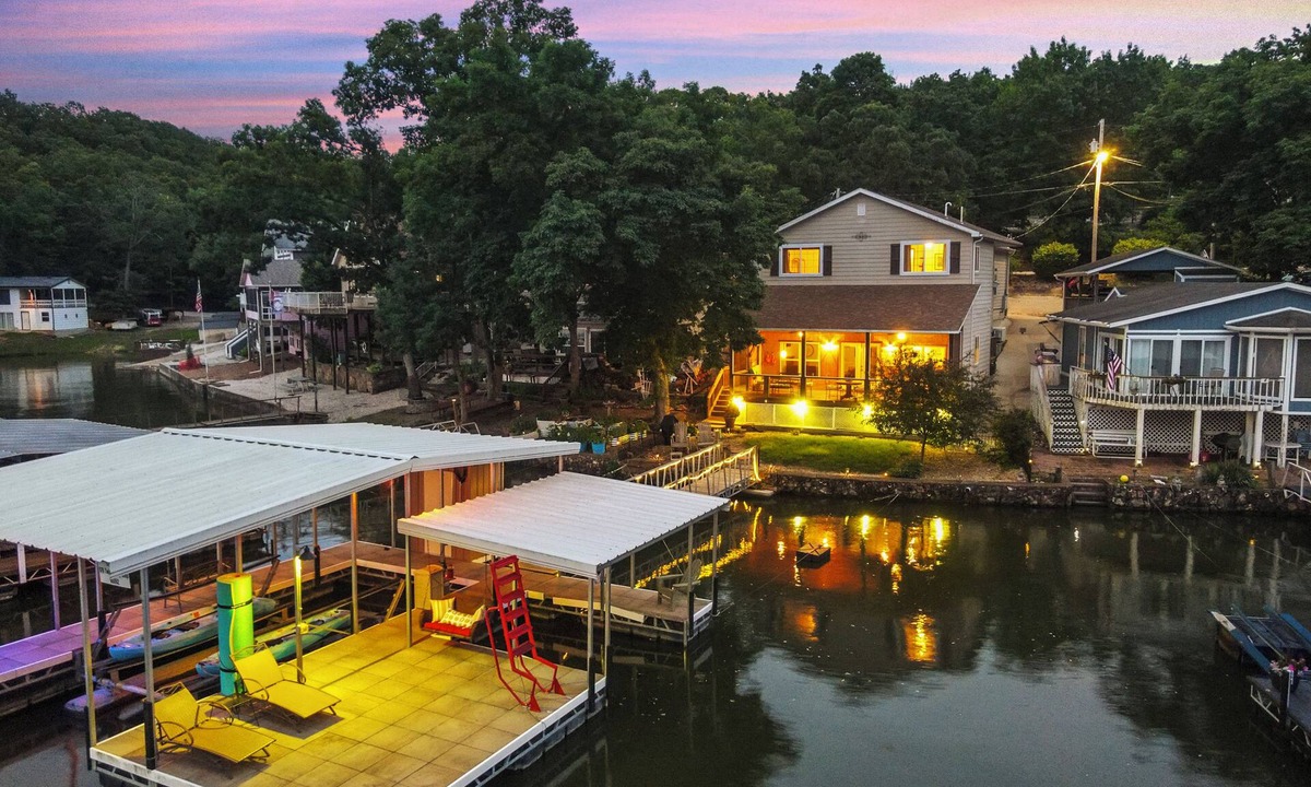 Lake of the Ozarks House | Family Fave! EV Charging/Fishing/Kayaks/Arcade