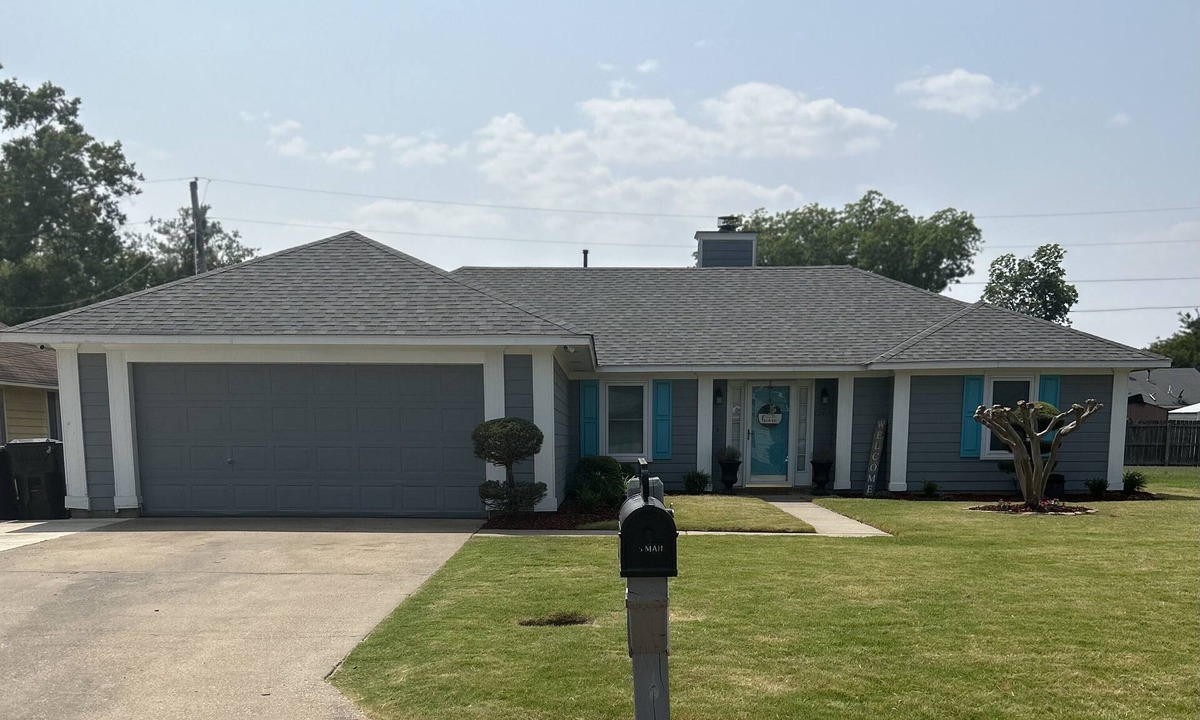 Greenville House | Farmhouse Decorated Southern Style home, Centrally located in quiet neighborhood