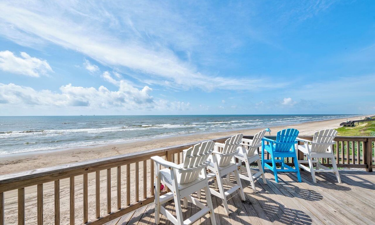 Port Aransas House | Full 180 Gulf View of the Beach. Just steps to Boardwalk to the beach or Communi