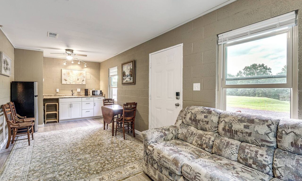 Clinton Cottage | Greers Ferry Lake Access! Cozy & Wooded Retreat