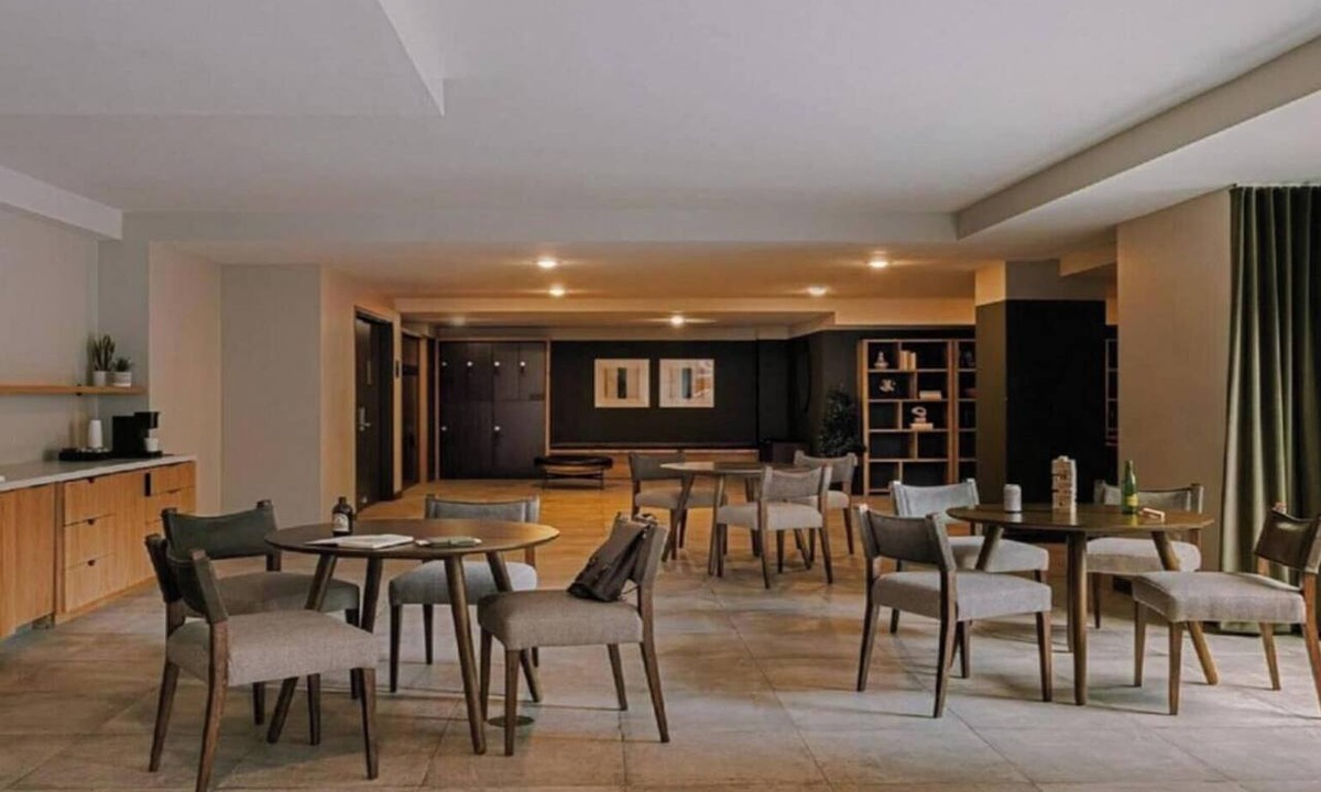 Queens Apartment | Guest Room|2 Double Beds|Dutch Hotel