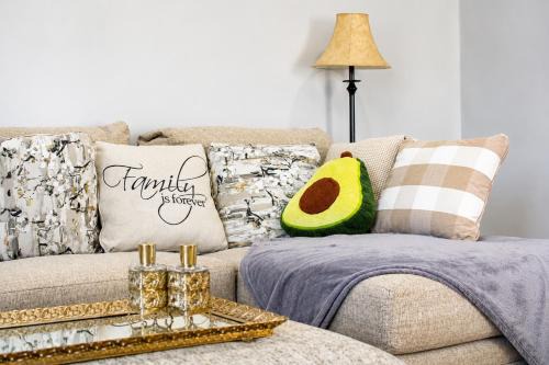 Constable Hook Apartment | Hidden Gem Near NYC Modern & Cozy