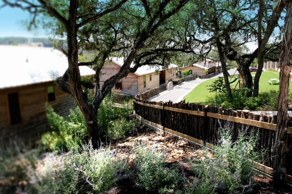 Canyon Lake Hotel | Hideout on the Horseshoe