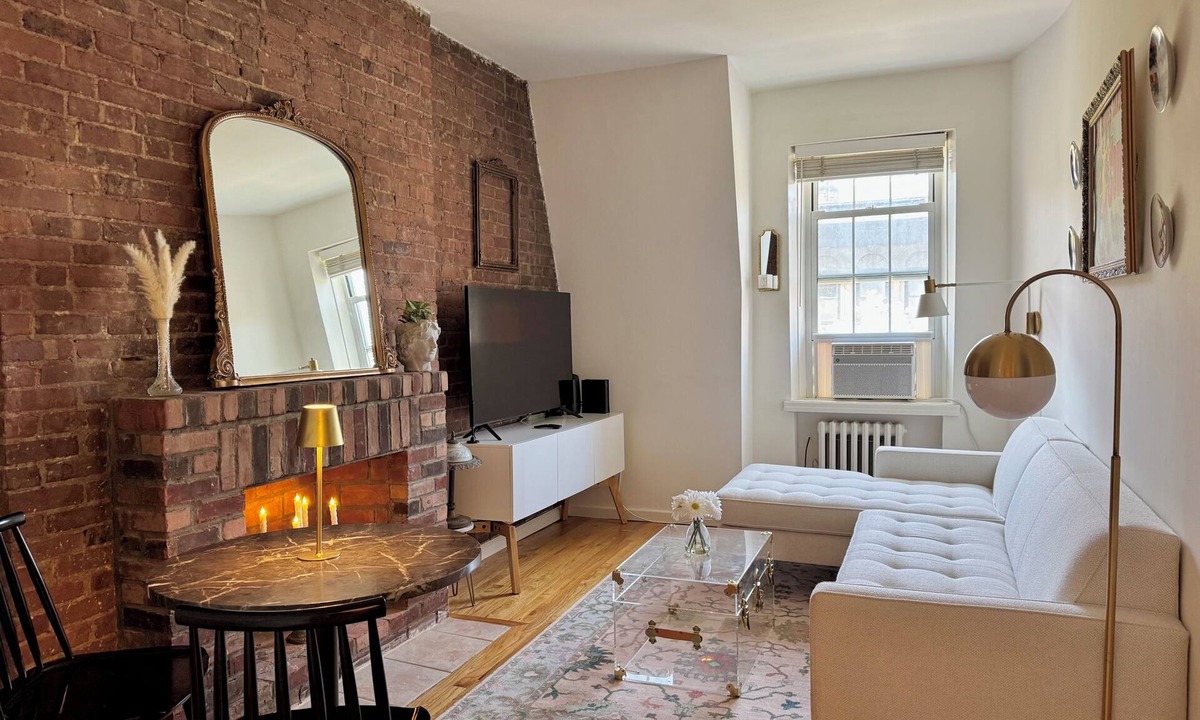 Manhattan Apartment | Historic Central Park Oasis on Tree-Lined Upper West Side