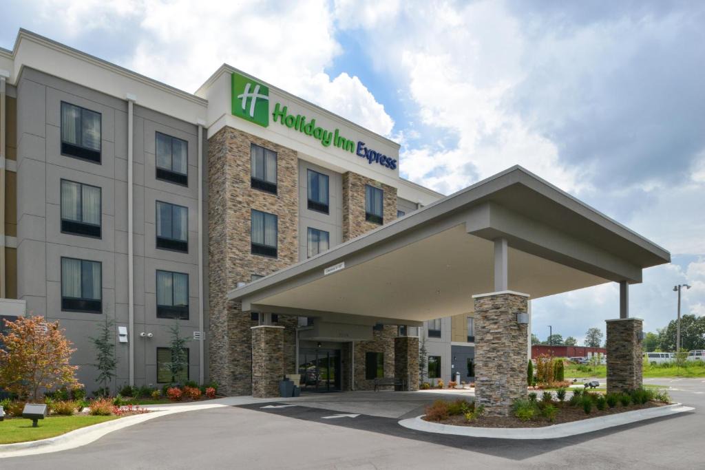 Benton Hotel | Holiday Inn Express and Suites Bryant - Benton Area by IHG