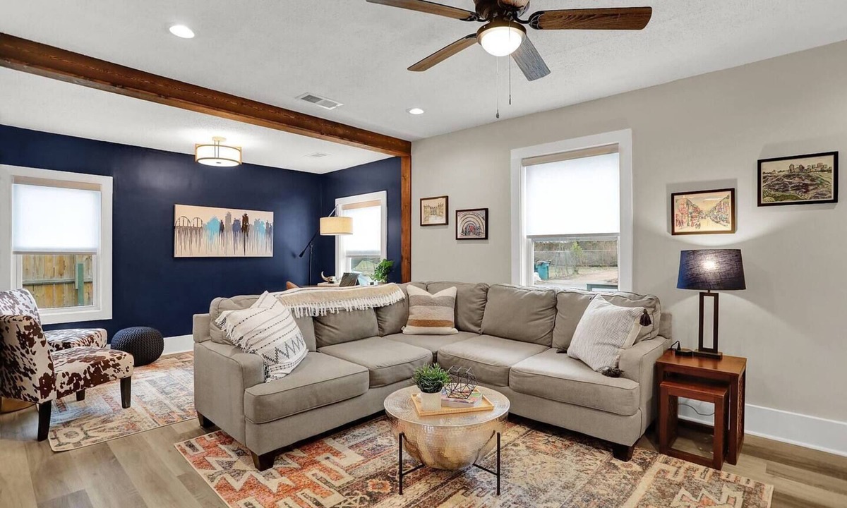 East Memphis House | Hollywood Hideaway, Cozy/PetFriendly/Midtown/FencedYard/Parking