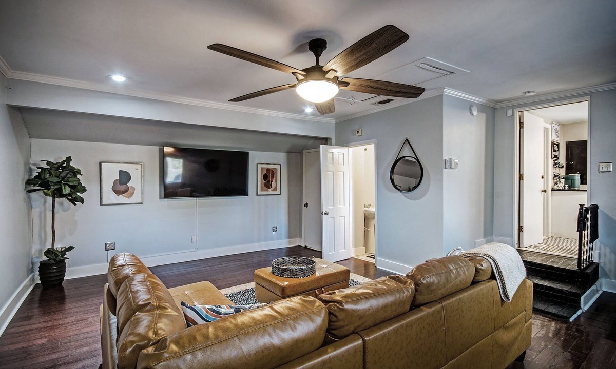 Fondren House | Home in the Heart of Fondren Near Everything