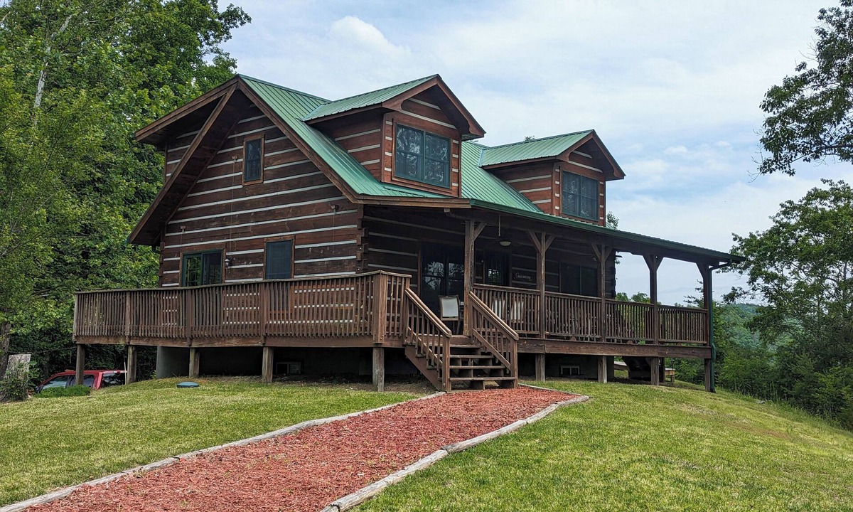 Marshall Cabin | Hot Tub & River Views: 'Doolittle Mountain Cabin'
