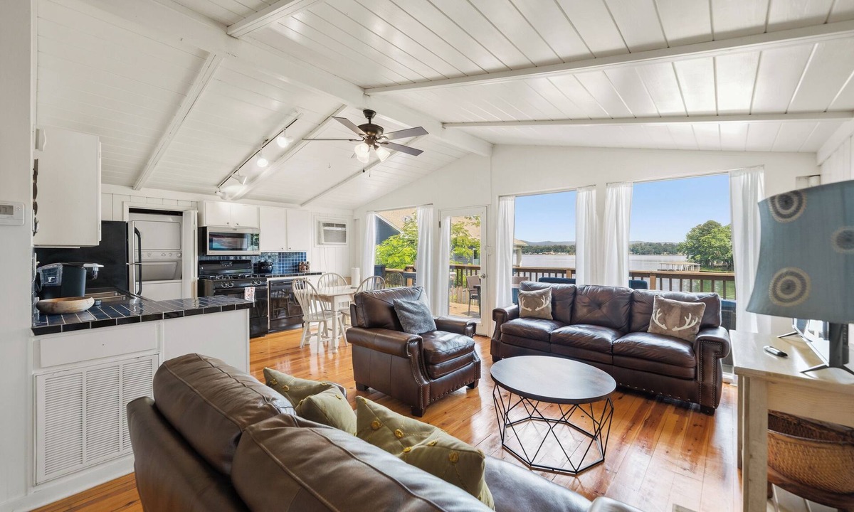Lake Hamilton House | Incredible Lake Hamilton House w Dock!