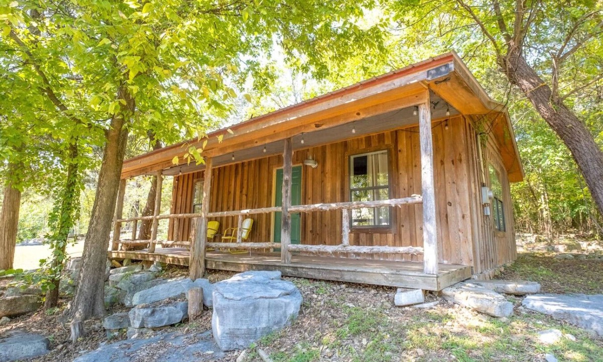 Newnata Cabin | Jack's Bend~ A Guest Cottage ON Sylamore Creek
