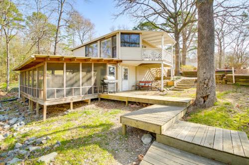 Piney House | Lake Hamilton Family Gem: Hot Tub & Boat Slip!