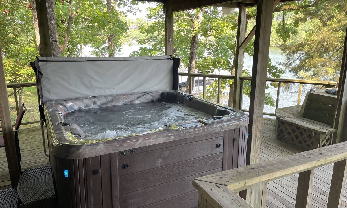 Piney House | Lake Hamilton, Hot Springs National Park, Lakehouse, Boathouse, Decks, Sleeps 10