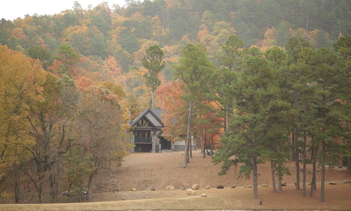 Mena Cabin | Lakeside | Hot Tub | Kayaks | Fishing
