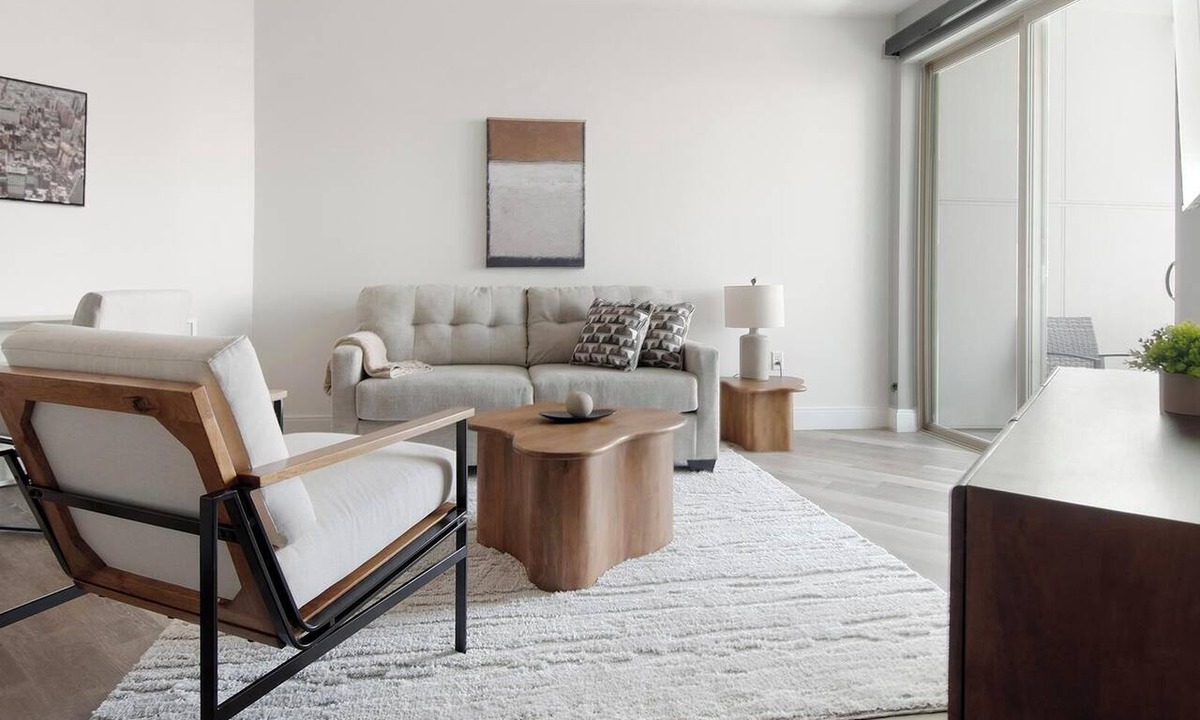 DeBaliviere Place Apartment | Landing | Beautiful 2BD, Gym, Yoga Studio