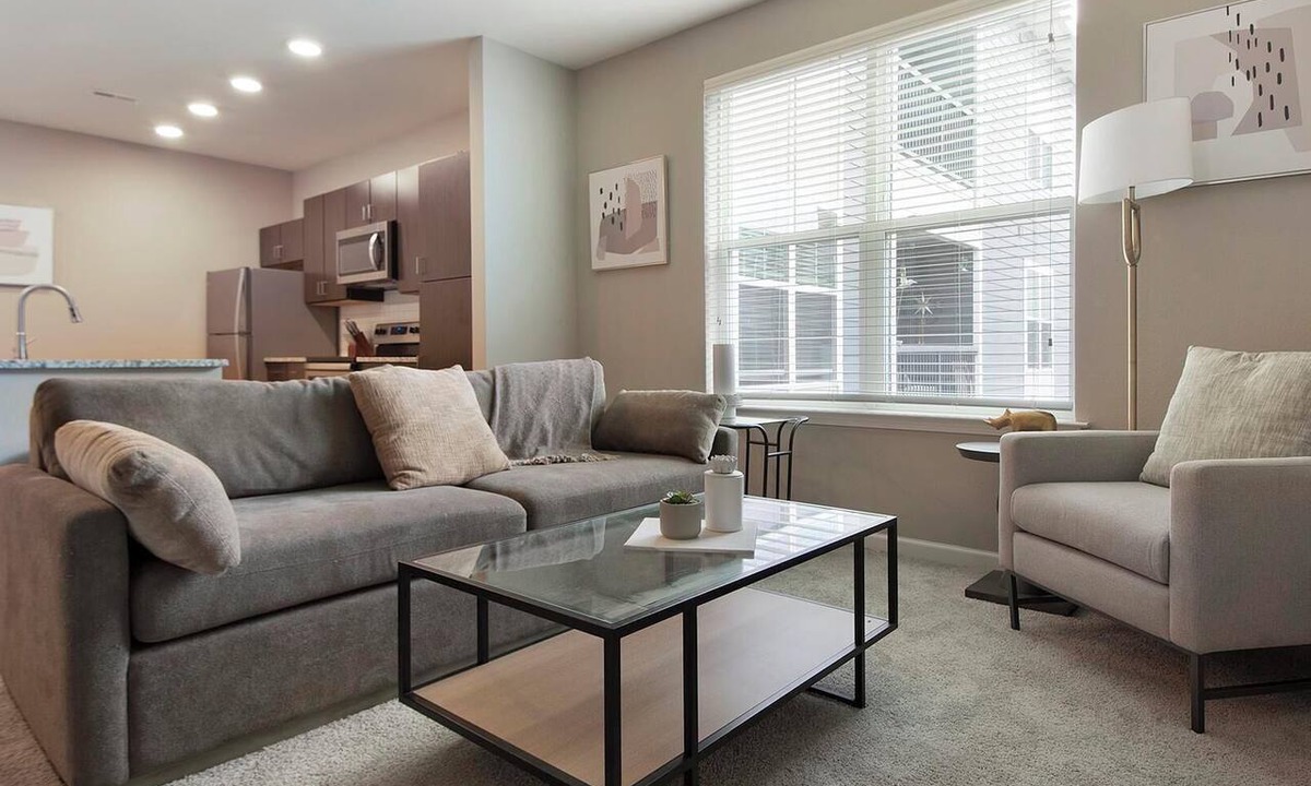 Chesterfield Apartment | Landing | Chic 1BD, Gym, Courtyard