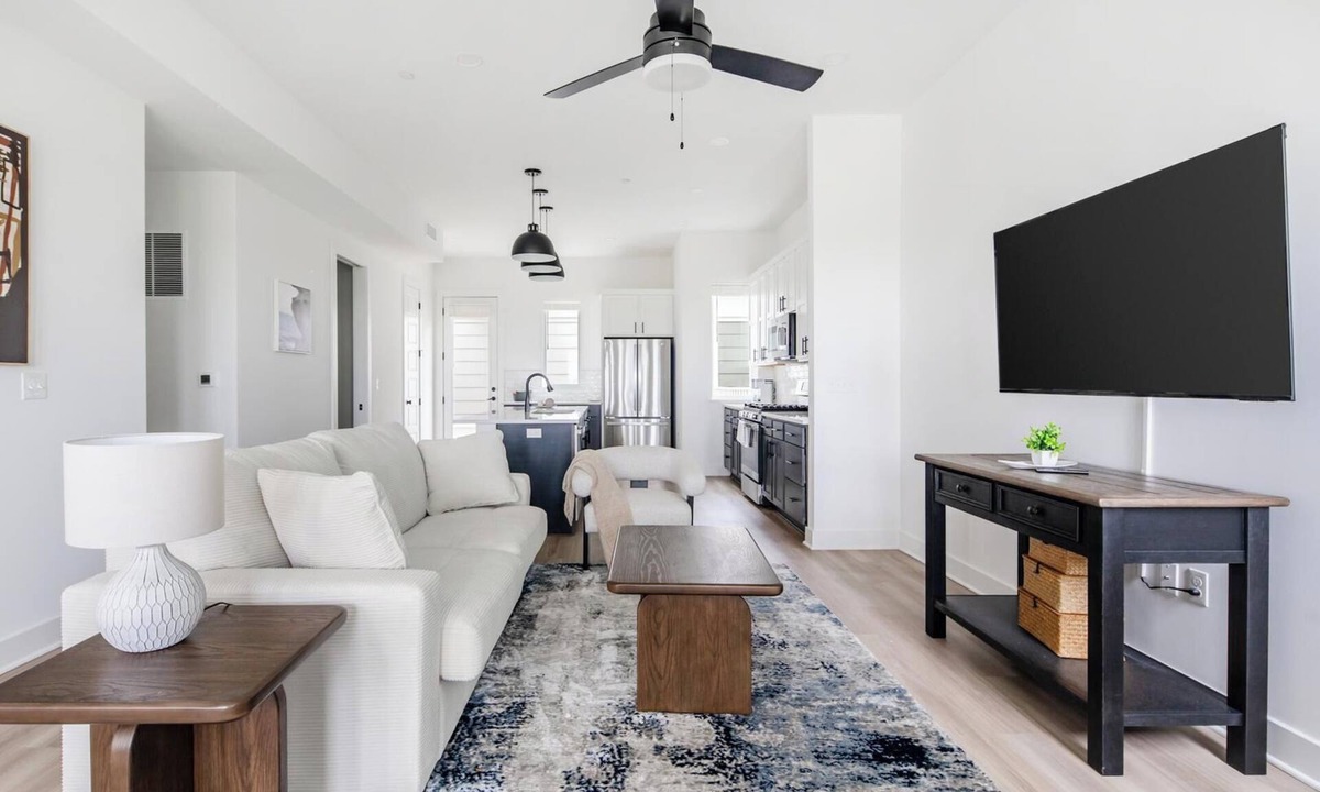 Lee's Summit Apartment | Landing | Stylish 2BD in Lee's Summit