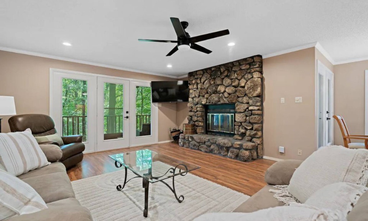Mount Ida House | Large Luxurious 3/3 Lake Home