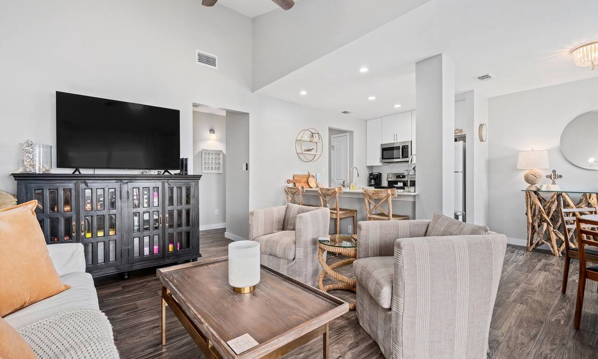 Harbor Oaks Condo | Little's Toasty Coasty | Pool Access, Canal Views