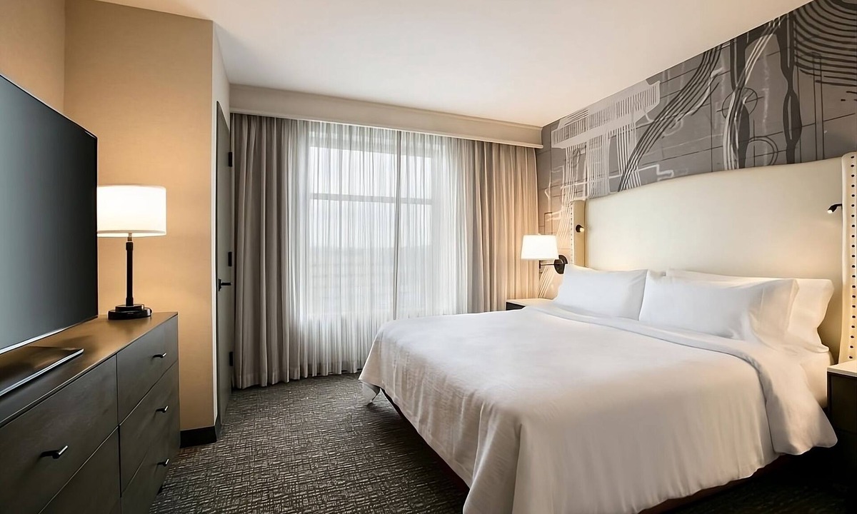 Berkeley Heights Hotel | Look No More! Further! 3 Relaxing Units, Indoor Pool, Free Breakfast, Parking!