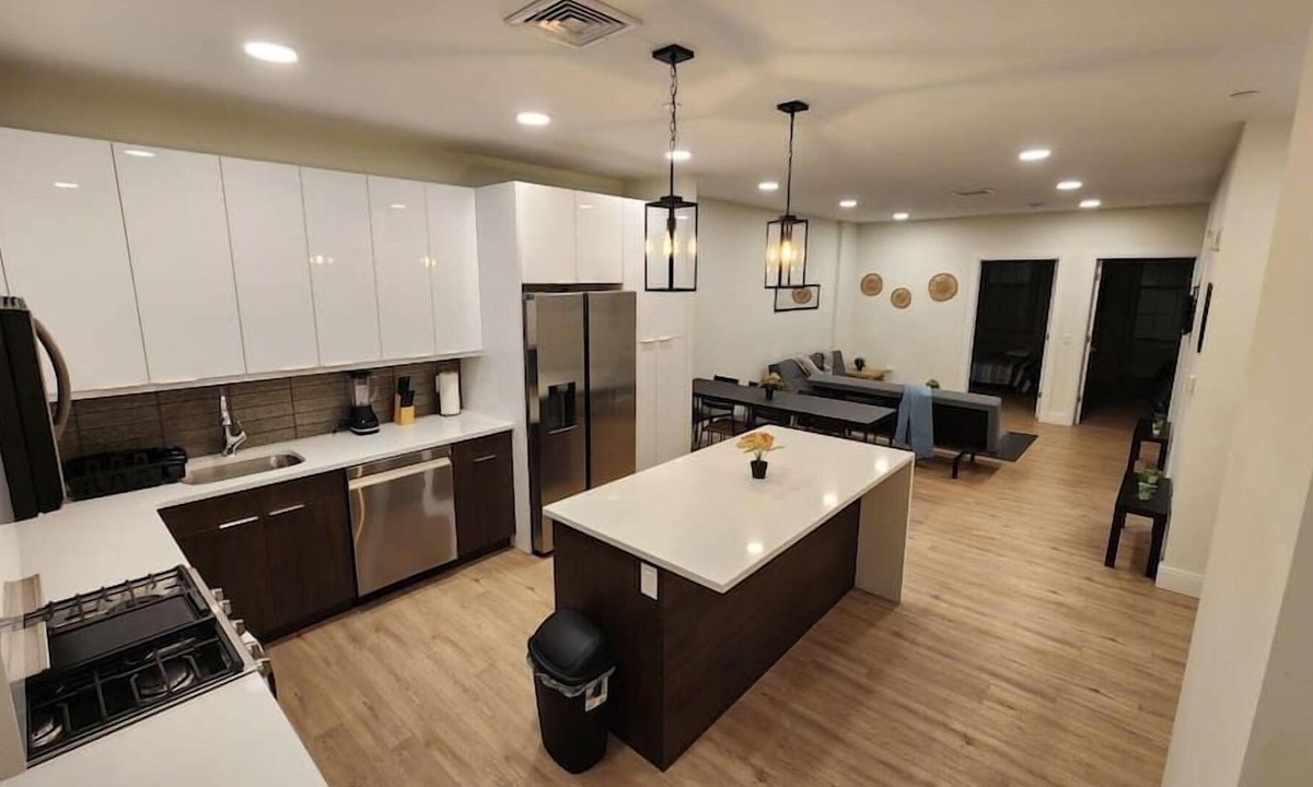 Union City Apartment | Luxurious 2 - Bedroom Gem minutes to NYC!