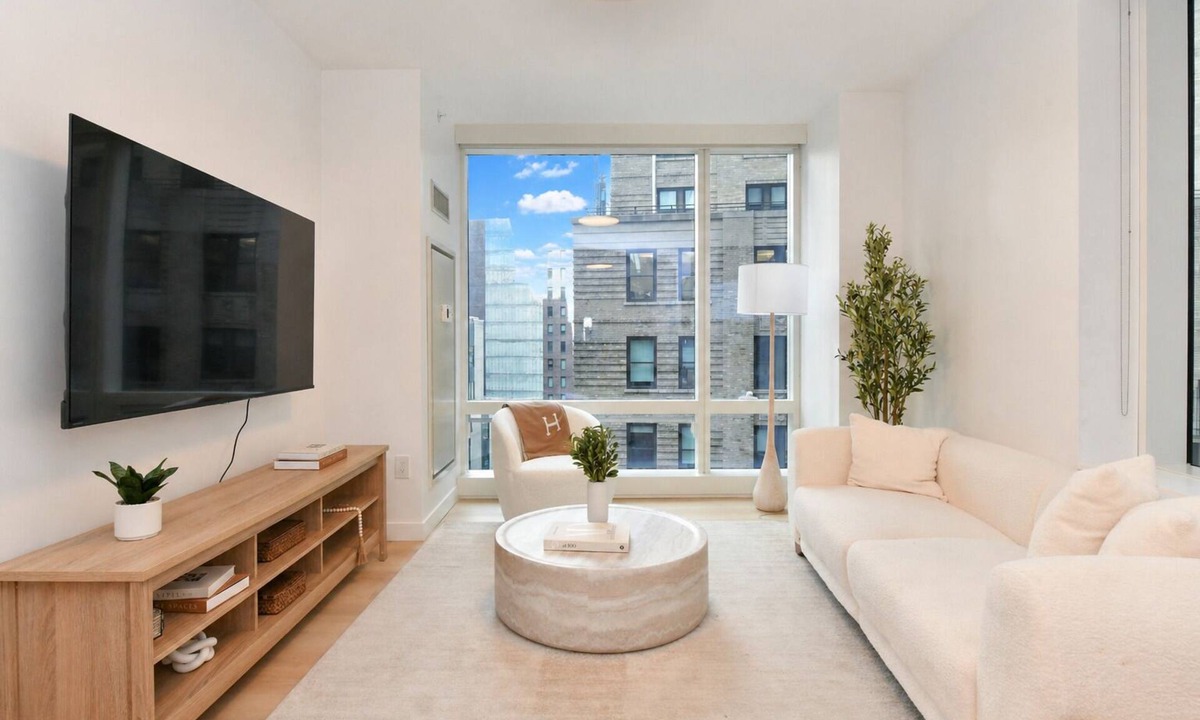 Financial District Apartment | Luxury 2BR in Financial District Skyline Views