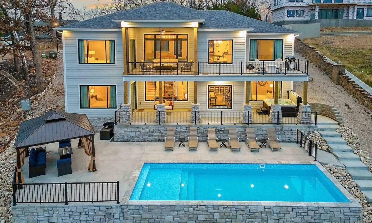 Osage Beach House | Luxury 5 Star, Pool, Pickleball, Hot Tub, Man Cave!