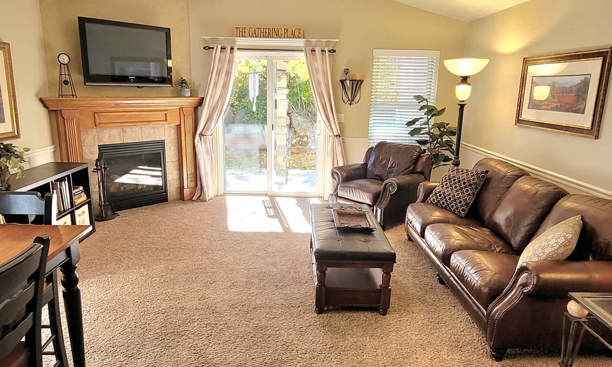 West Valley City House | Luxury Executive Duplex Main Level, Huge Master, Large Kitchen