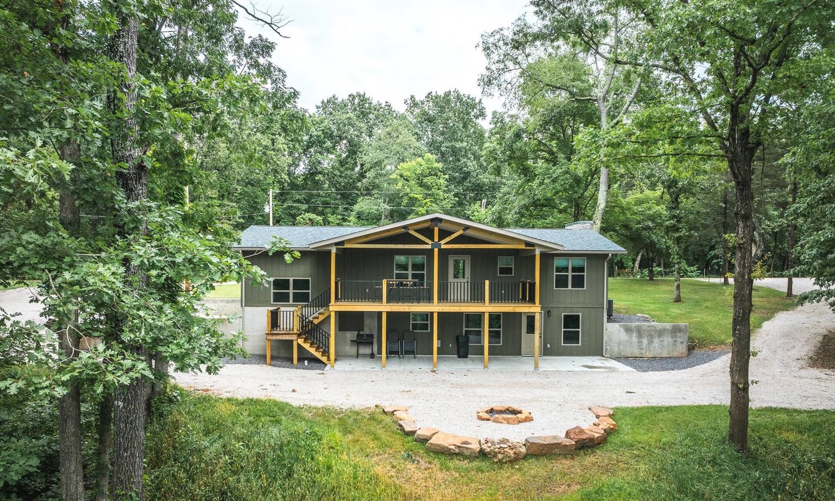 Steelville House | Luxury Home overlooking Meramec River w Game Room, Private River Access