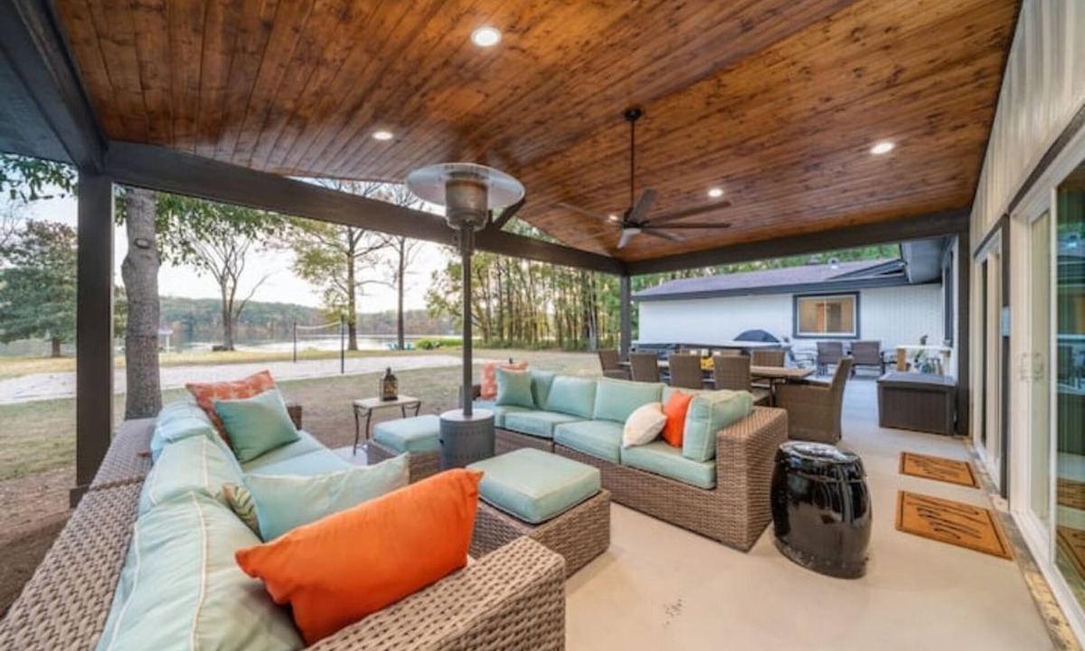 Jones Mills House | Luxury Lakefront Escape, Beach Volleyball, Kayaks, Fire Pit Hot Tub & Game Room!