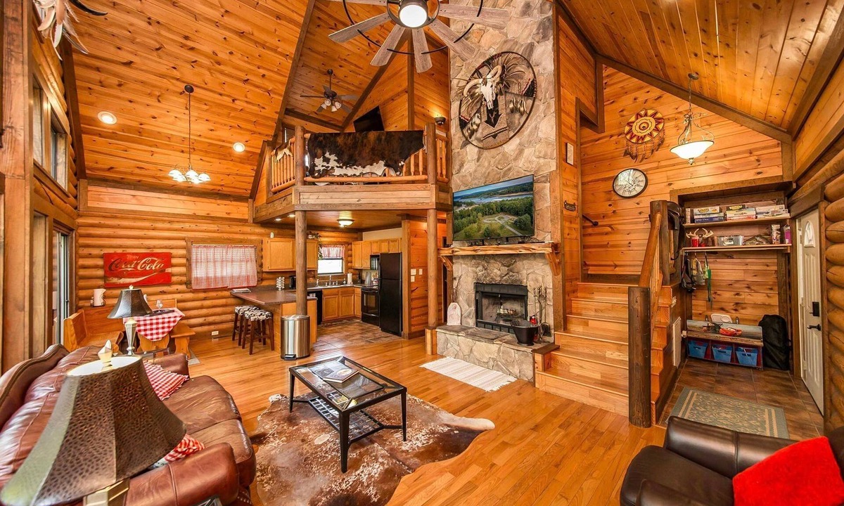 Higden House | Luxury Log cabin on the Lake Sleeps 12+ Pets