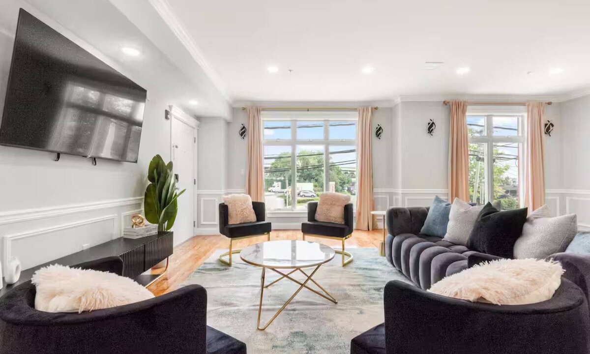West Side House | Luxury Spacious 4BR Sleeps 12 Near NYC with High Tech Features