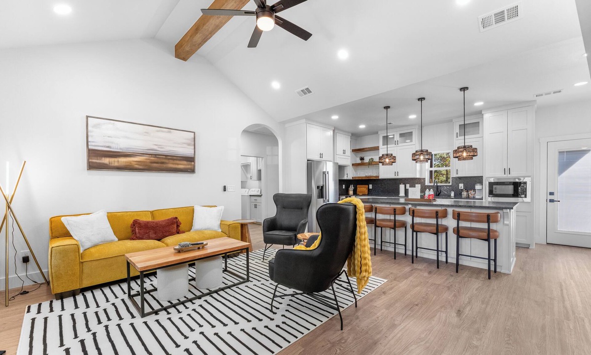 Beaver Shores House | Modern Getaway | Walk to Beaver Lake + Hot Tub