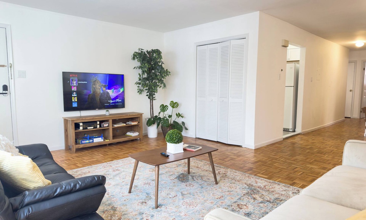 West New York Apartment | Modern Paradise 25 min to NYC+Parking