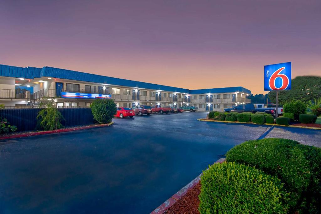 Russellville Hotel | Motel 6-Russellville, AR
