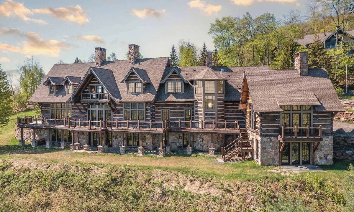 Ludlow House | Mountainside 5-BR Ski-In/Out Okemo Villa