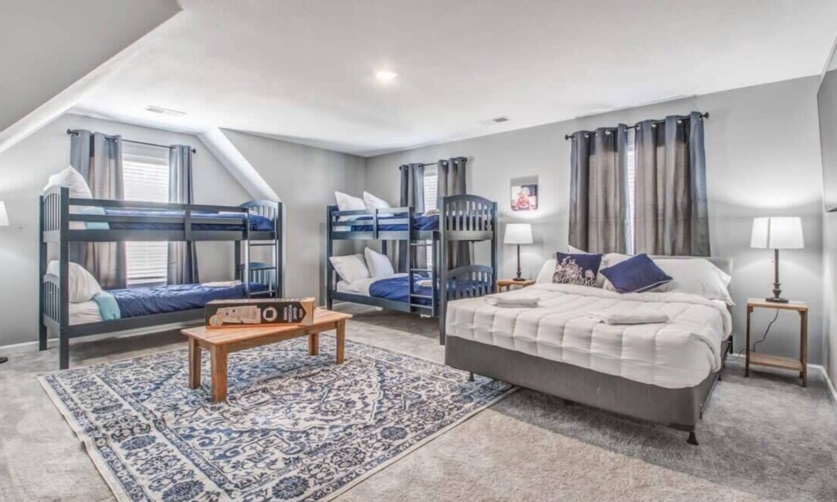 Ellendale House | Near Downtown, Shelby Farms Park - Crievewood Cove