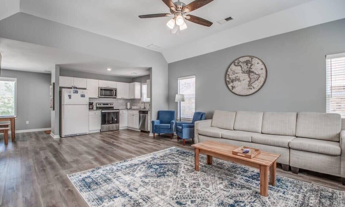Ellendale House | Near Downtown, Shelby Farms Park - Crievewood Cove