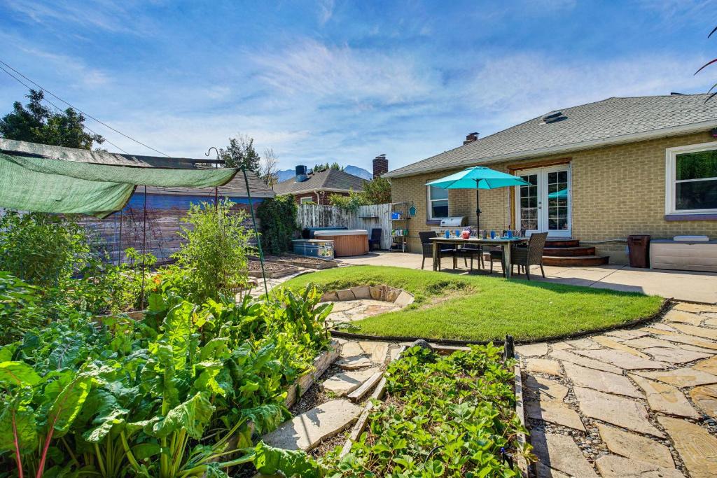 Canyon Rim Apartment | Near Hiking, Dining & Parks! Sunny SLC Retreat