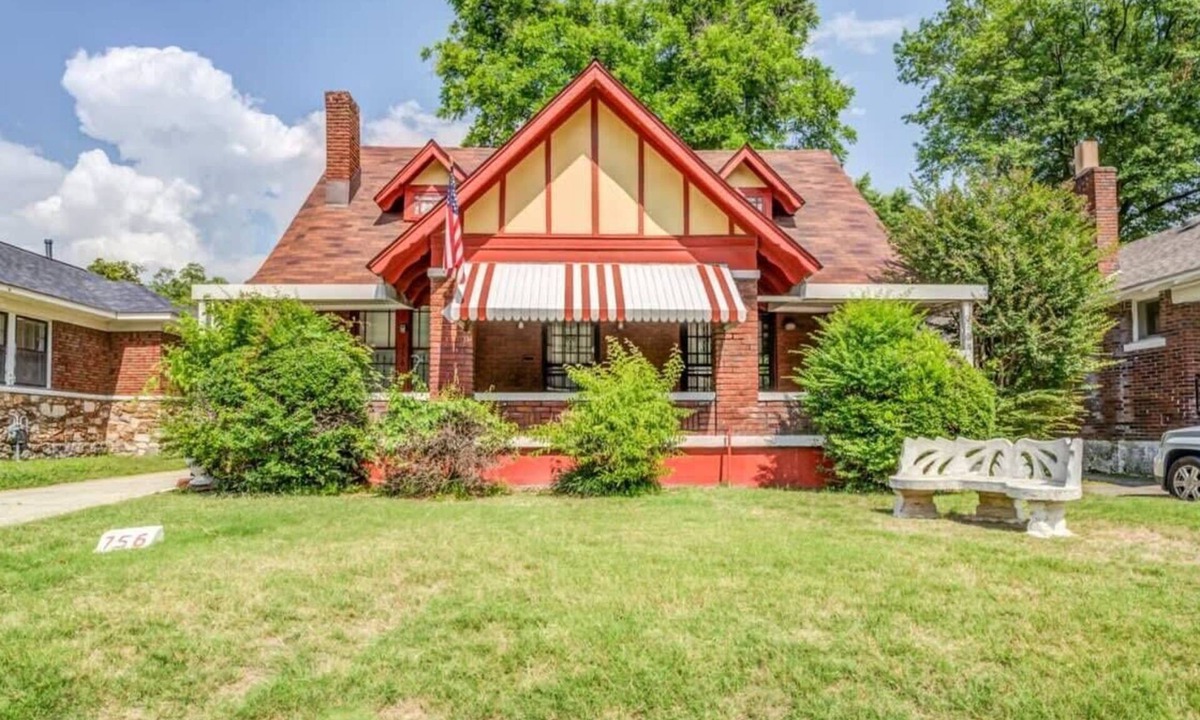 Vollintine-Evergreen House | Near Shopping & Dining- Magic in Midtown- 2 Units