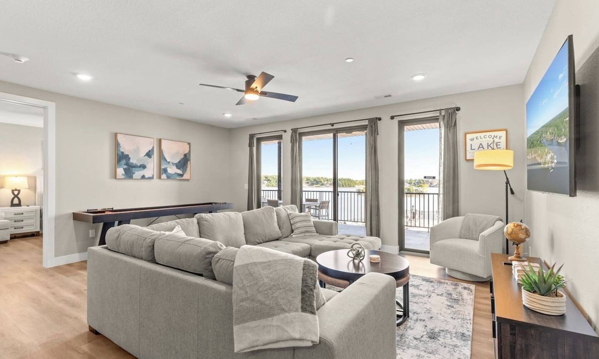 Village of Four Seasons Condo | NEW LUX Lakefront Condo w/Pool, SPA, BBQ, GYM