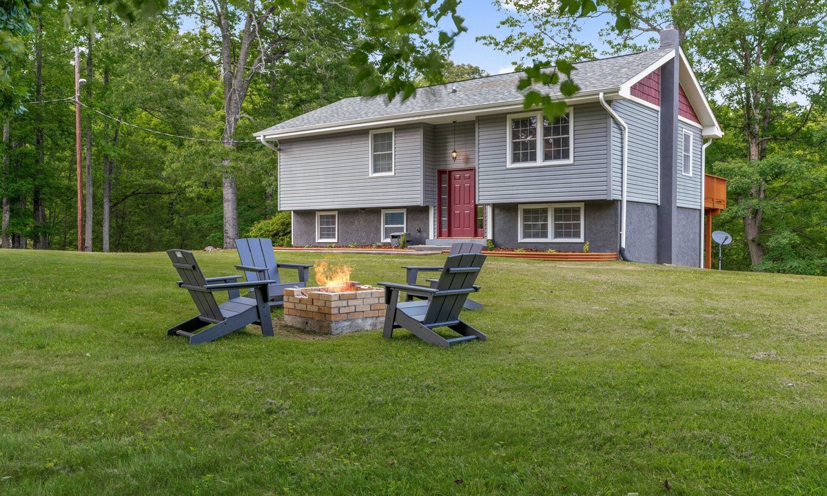 Arden House | Newly Remodeled Charming Mountain Retreat In Super Location