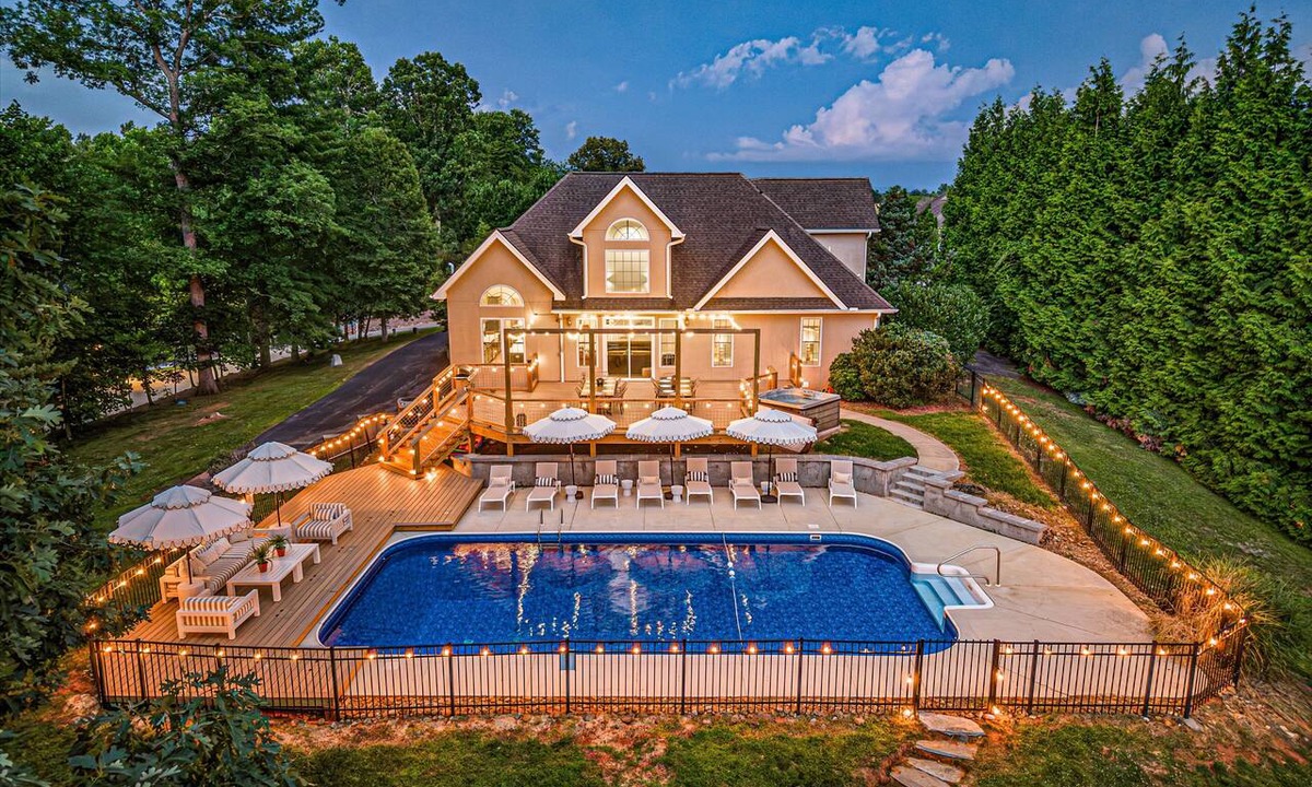 Leicester House | Newly Renovated Luxury Home w/Pool, Hot Tub & Game Room | 20 Mins to Downtown AVL