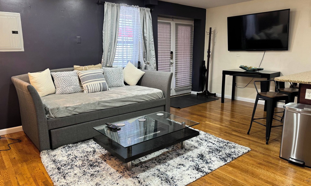 Union City Apartment | NY/NJ Tennis Suites - Sleeps 40 - 15 Mins to NYC